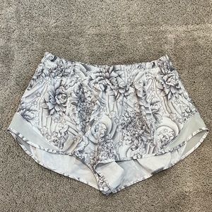 Lululemon Hotty Hot Low Rise 2.5” short
